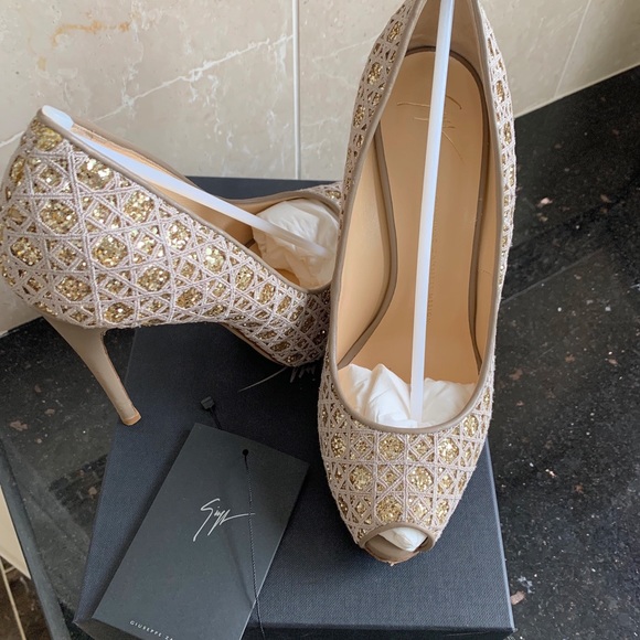 Authentic Giuseppe Zanotti embroidered pump - Picture 3 of 7